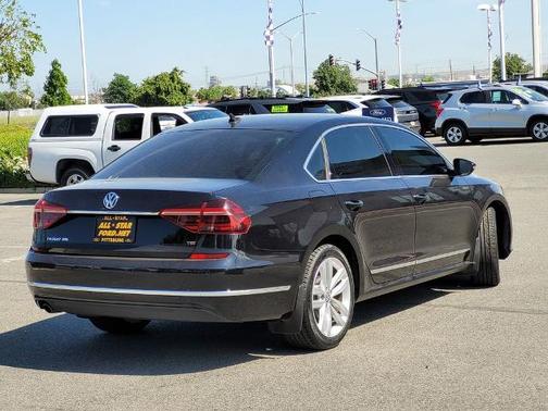 Deep Black Pearl Effect 2018 Volkswagen Passat 2.0T SEL PREMIUM