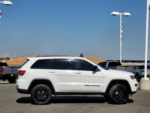 2019 Jeep Grand Cherokee LAREDO