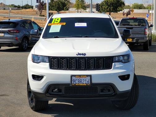 2019 Jeep Grand Cherokee LAREDO