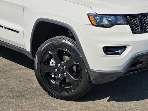 2019 Jeep Grand Cherokee LAREDO