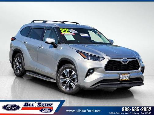 Celestial Silver Metallic 2022 Toyota Highlander XLE