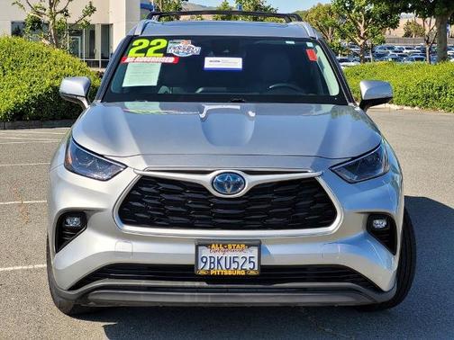 Celestial Silver Metallic 2022 Toyota Highlander XLE