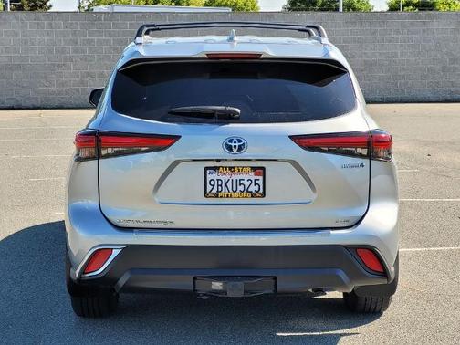 Celestial Silver Metallic 2022 Toyota Highlander XLE