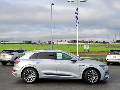 2019 Audi e-tron QUATTRO PREMIUM PLUS