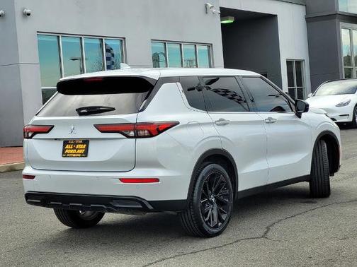 2024 Mitsubishi Outlander SE BLACK EDITION