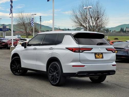 2024 Mitsubishi Outlander SE BLACK EDITION