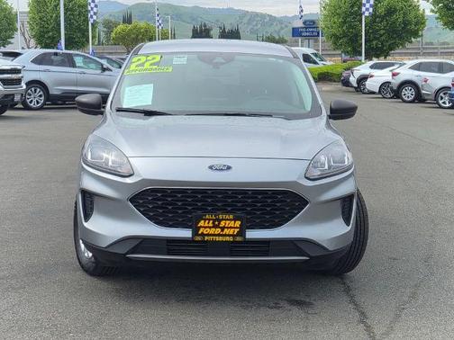 ICONIC SILVER 2022 Ford Escape SE