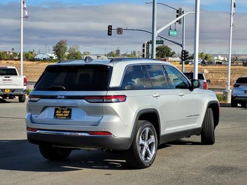 2024 Jeep Grand Cherokee BASE