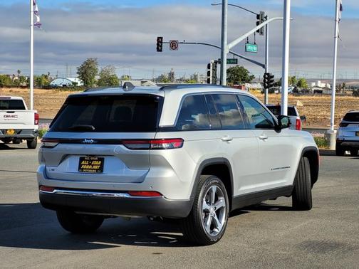2024 Jeep Grand Cherokee BASE