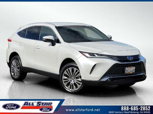 White 2024 Toyota Venza XLE SUV