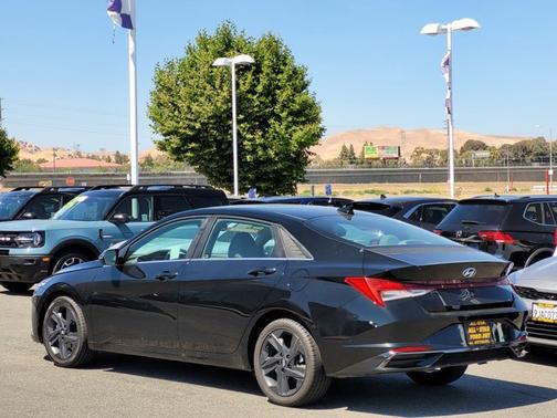 2021 Hyundai ELANTRA SEL