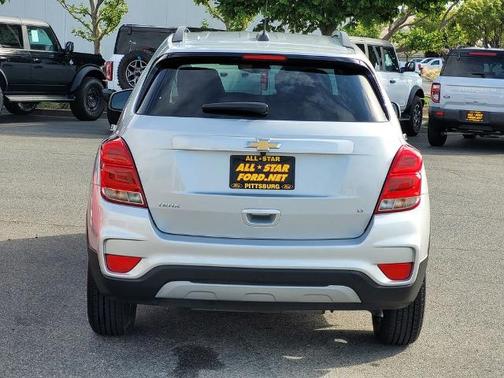 Silver Ice Metallic 2020 Chevrolet Trax LT