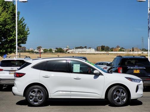 2023 Ford Escape ST-LINE SELECT