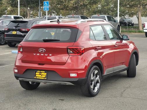 2022 Hyundai VENUE SEL