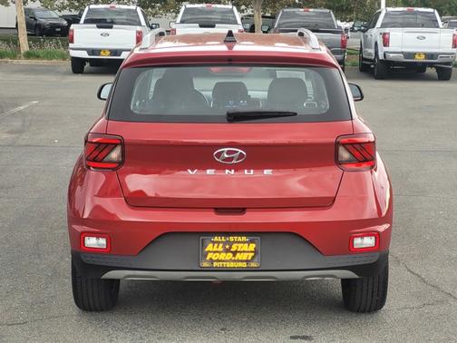 2022 Hyundai VENUE SEL