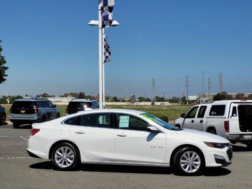 White 2022 Chevrolet Malibu LT W/1LT