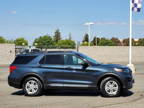 STONE BLUE METALLIC 2022 Ford Explorer XLT