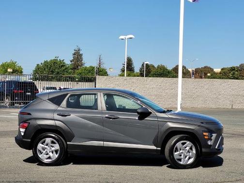 Gray Pearl 2025 Hyundai KONA SE