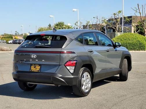 Gray Pearl 2025 Hyundai KONA SE