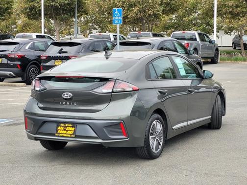 2021 Hyundai IONIQ Plug-In Hybrid SE