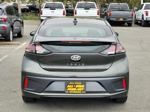 2021 Hyundai IONIQ Plug-In Hybrid SE