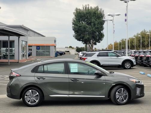 2021 Hyundai IONIQ Plug-In Hybrid SE