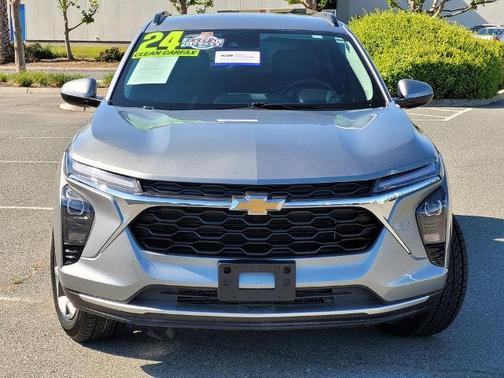Sterling Gray Metallic 2024 Chevrolet Trax LT