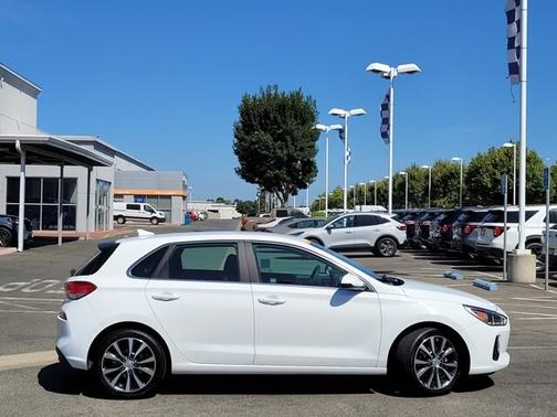 2020 Hyundai Elantra GT BASE