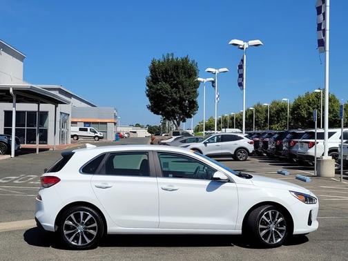 2020 Hyundai Elantra GT BASE