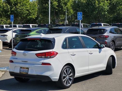 2020 Hyundai Elantra GT BASE