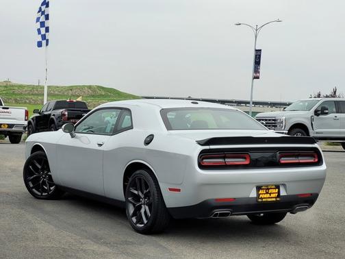 2022 Dodge Challenger SXT