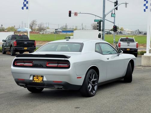 2022 Dodge Challenger SXT