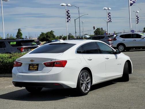 Summit White 2023 Chevrolet Malibu LT W/1LT