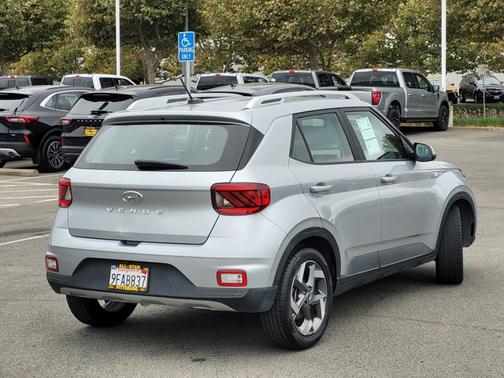 2023 Hyundai VENUE SEL