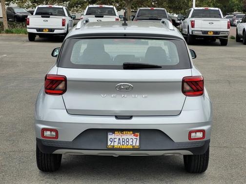 2023 Hyundai VENUE SEL