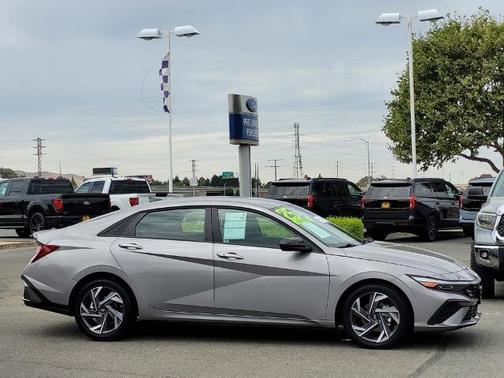 Metal 2025 Hyundai ELANTRA SEL SPORT