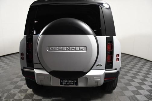 2022 Land Rover Defender 110 SE