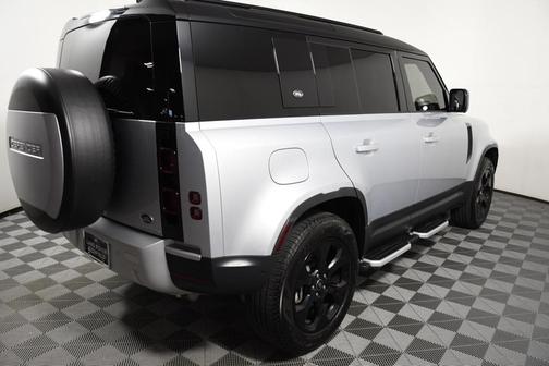 2022 Land Rover Defender 110 SE