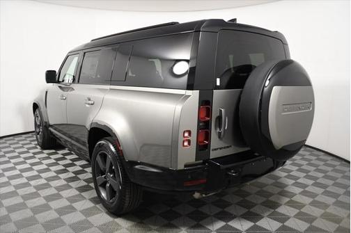 2025 Land Rover Defender 130 P400 X-Dynamic SE