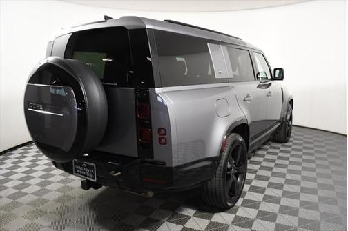 2024 Land Rover Defender 130 P400 X-Dynamic SE