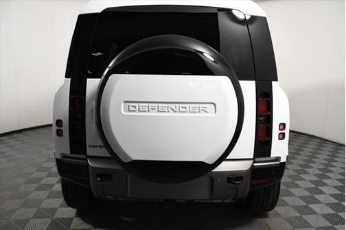 2025 Land Rover Defender 110 P400 X-Dynamic SE