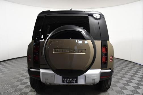 2025 Land Rover Defender 110 P300