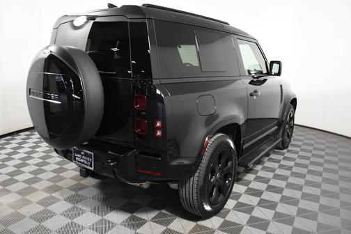 2025 Land Rover Defender 90 P400 X-Dynamic SE