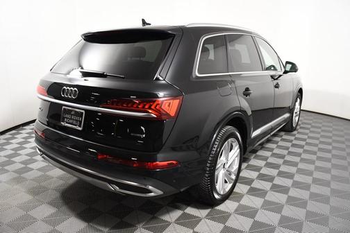 2023 Audi Q7 55 Premium Plus
