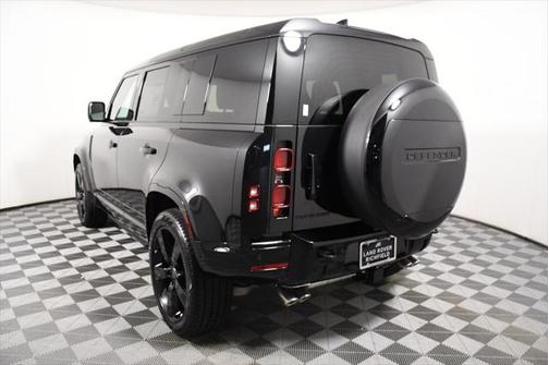 2025 Land Rover Defender 110 P500 X-Dynamic SE