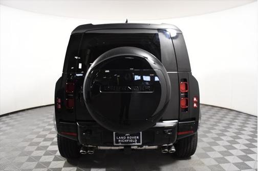 2025 Land Rover Defender 110 P500 X-Dynamic SE