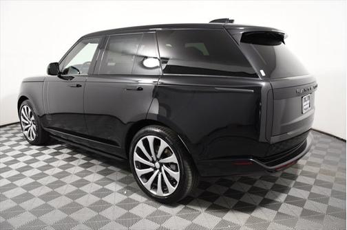 2025 Land Rover Range Rover P530 SE