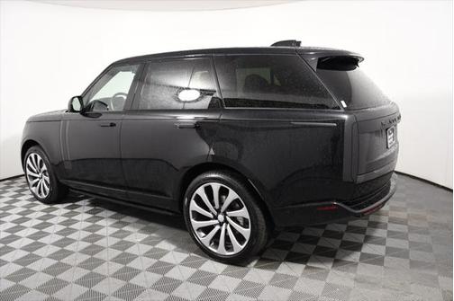 2025 Land Rover Range Rover P400 SE