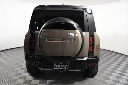 2025 Land Rover Defender 110 P400 X-Dynamic SE