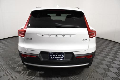 2025 Volvo XC40 B5 Plus Bright Theme